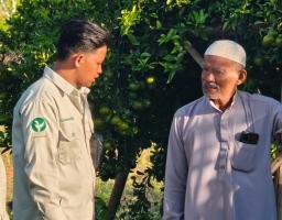 Gali Potensi Desa, Family Of UINSA Eksplorasi Wisata Kebun Jeruk Pak Daud di Dasok Laok