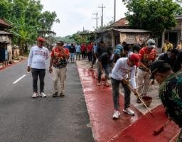 Apresiasi DPRD Warnai Gotong Royong Massal Sambut HUT RI ke-81 di Arosbaya