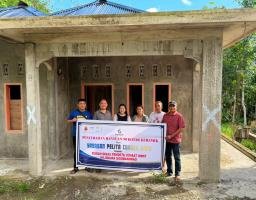 YAYASAN PELITA CAHAYA BARU SALURKAN 90 KOTAK KERAMIK UNTUK RUMAH DINAS PENDETA ONKP HILIDAURA SISOBANDRAO
