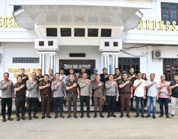 PERKOKOH SINEGRITAS, KAPOLRES NIAS GELAR SILAHTURAHMI DAN NGOPI BARENG BERSAMA KAJARI GUNUNGSITOLI. 