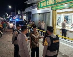 Toko Emas di Pasar Tanah Merah Didatangi Penyidik Polda Jatim, Pemilik Jalani Pemeriksaan