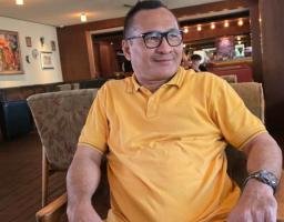Era-Era Hia Soroti Lambannya Pembahasan P-APBD 2026 Nias Barat: “Jangan Terulang Kembali, Karena Menyiksa Banyak Orang”