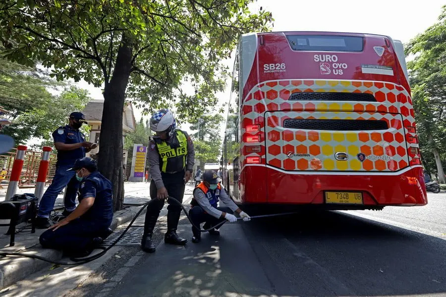 PANTAU KADAR GAS BUANG, PEMKOT SURABAYA UJI EMISI KENDARAAN