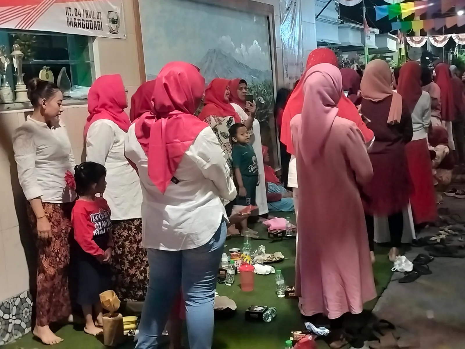 Warga Kampung RT 04 Margodadi Surabaya Antusias Hadiri Malam Tasyakuran HUT RI Ke 78