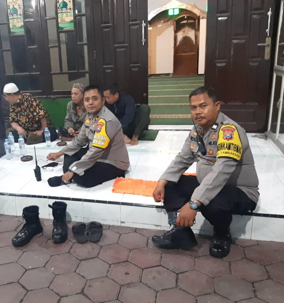 Kapolsek Tambaksari Patroli Sambang Warga Jalan Ambengan Batu Surabaya