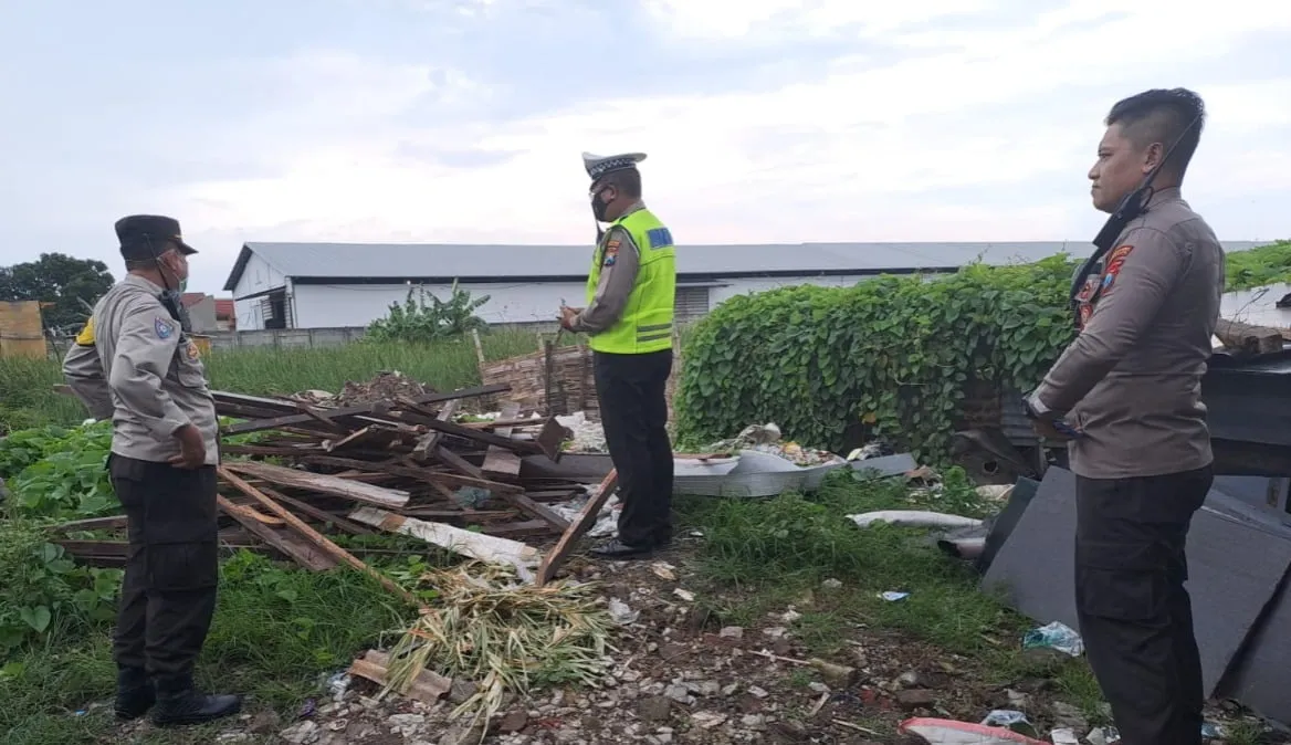 Polsek Tambaksari Bersama 3 Pilar Lakukan Patroli Guna Antisipasi Perjudian Burung