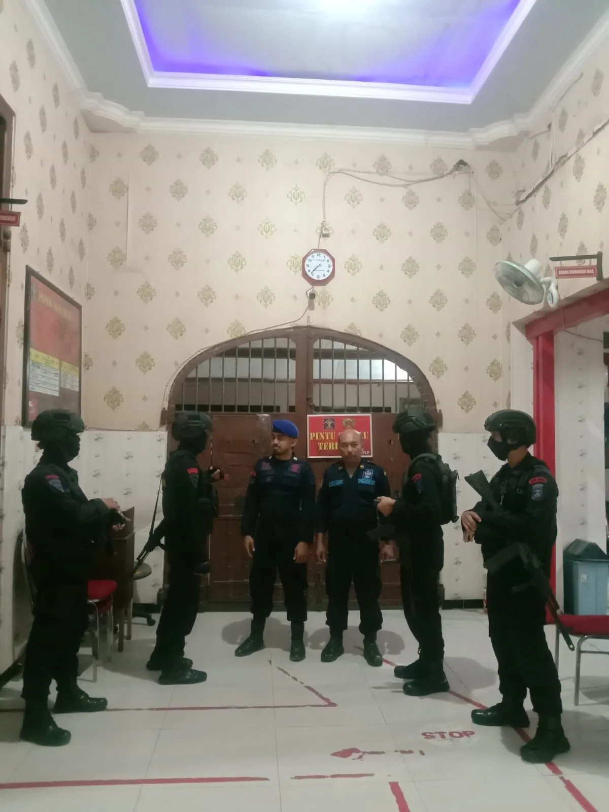 Jaga Sinergi, Lapas Pamekasan dan Brimob Laksanakan Patroli Sambang