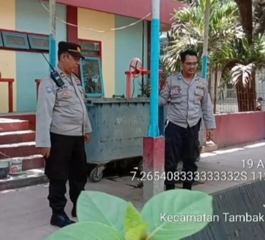 Polsek Tambaksari Lakukan Patroli Rutin Kamtibmas Di Jalan Kali Kepiting Surabaya