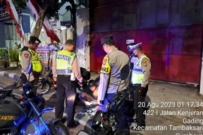 Polsek Tambaksari Patroli Gabungan Rayon 1 Guna Antisipasi Pelaku Kriminalitas