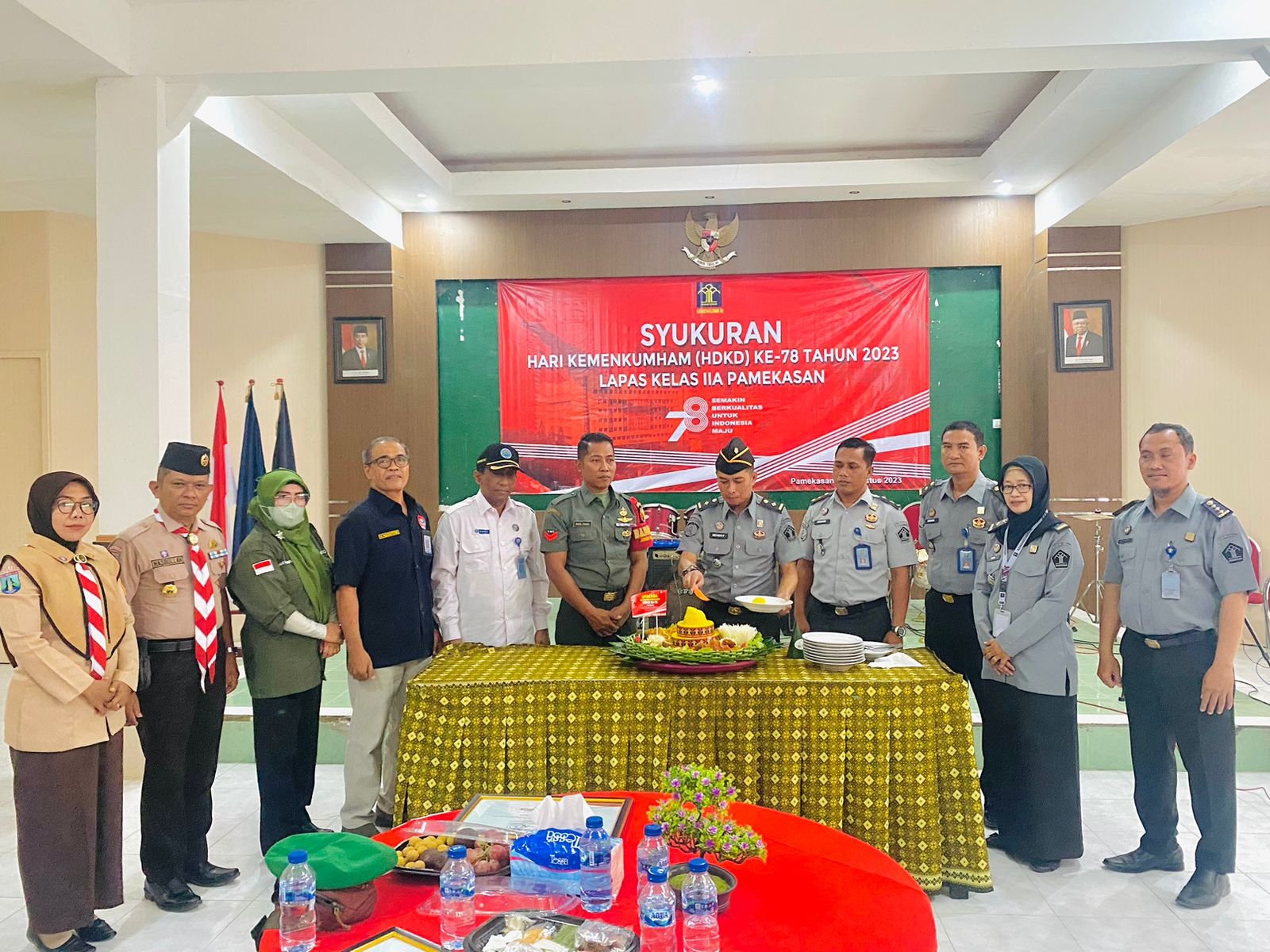 Bentuk Apresiasi, Ka.Kanwil Kemenkumham Jatim Berikan Penghargaan Kepada Mitra Kerja Lapas Pamekasan