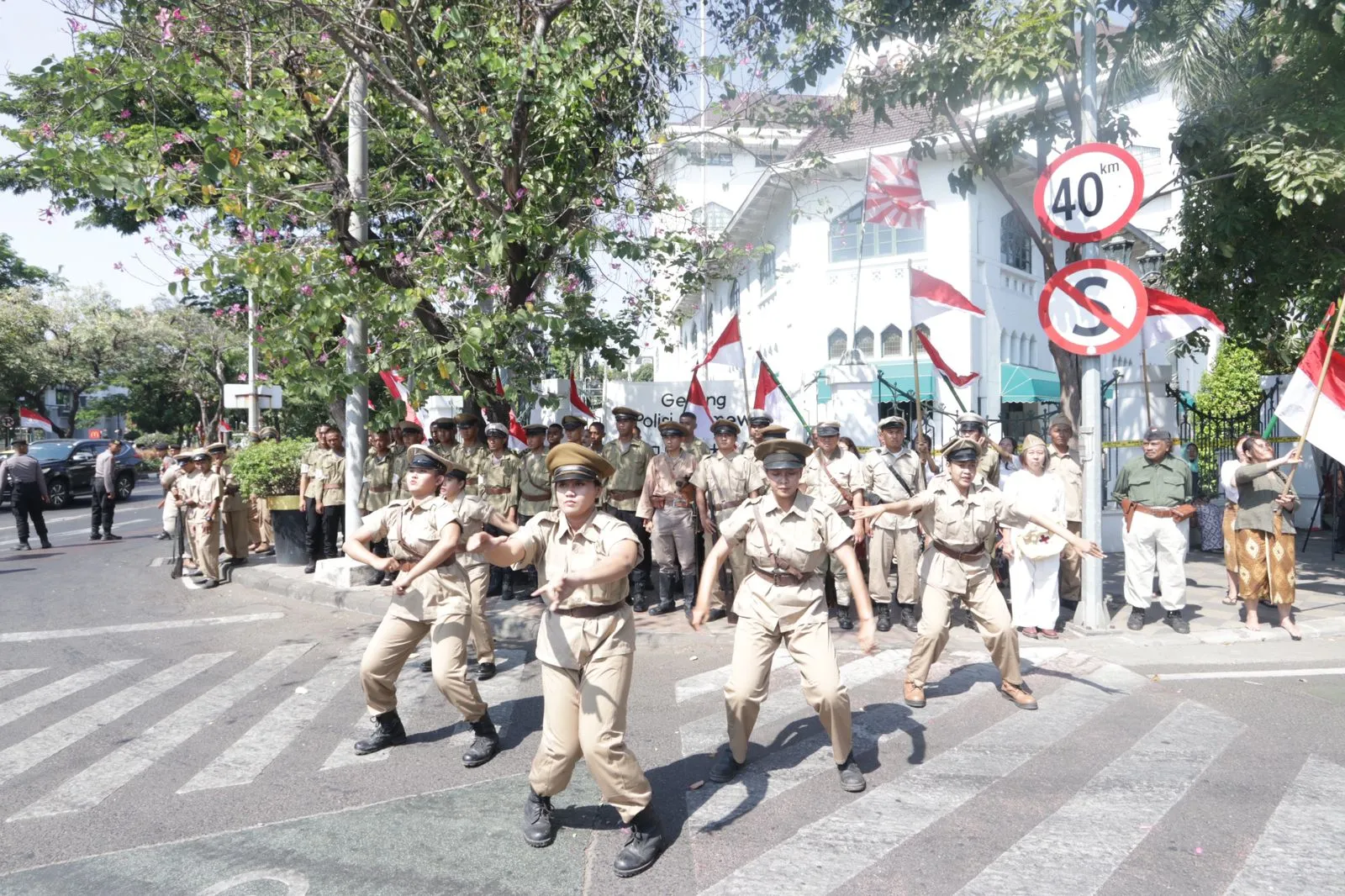 Peringati Proklamasi Polri, Polda Jatim Bersama Rooderburg Soerabaia Gelar Aksi Teatrikal