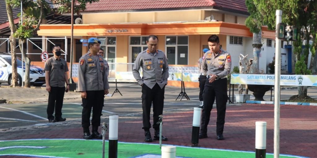 Warga Perguruan Silat di Balerejo Sukarela Bongkar Tugunya, Kapolres Madiun Sampaikan Apresiasi