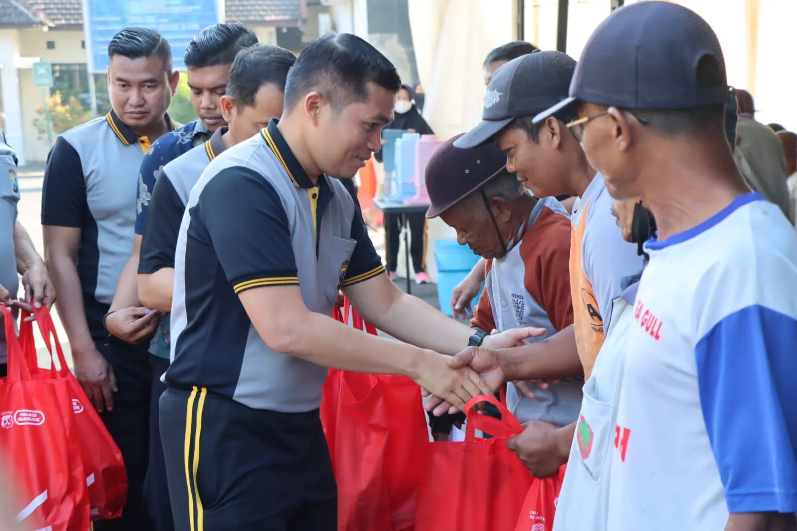 Kapolres Nganjuk Ajak Sarapan Bersama Ratusan anggota Paguyuban Tukang Becak