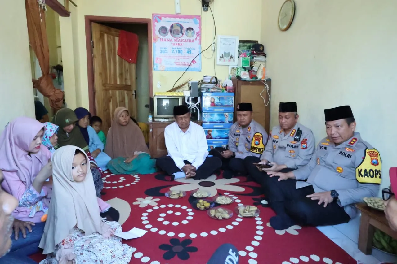 Kapolda Jatim Apresiasi Kinerja Polisi RW Desa Jambangan Pasuruan Kota Saat Jumat Curhat
