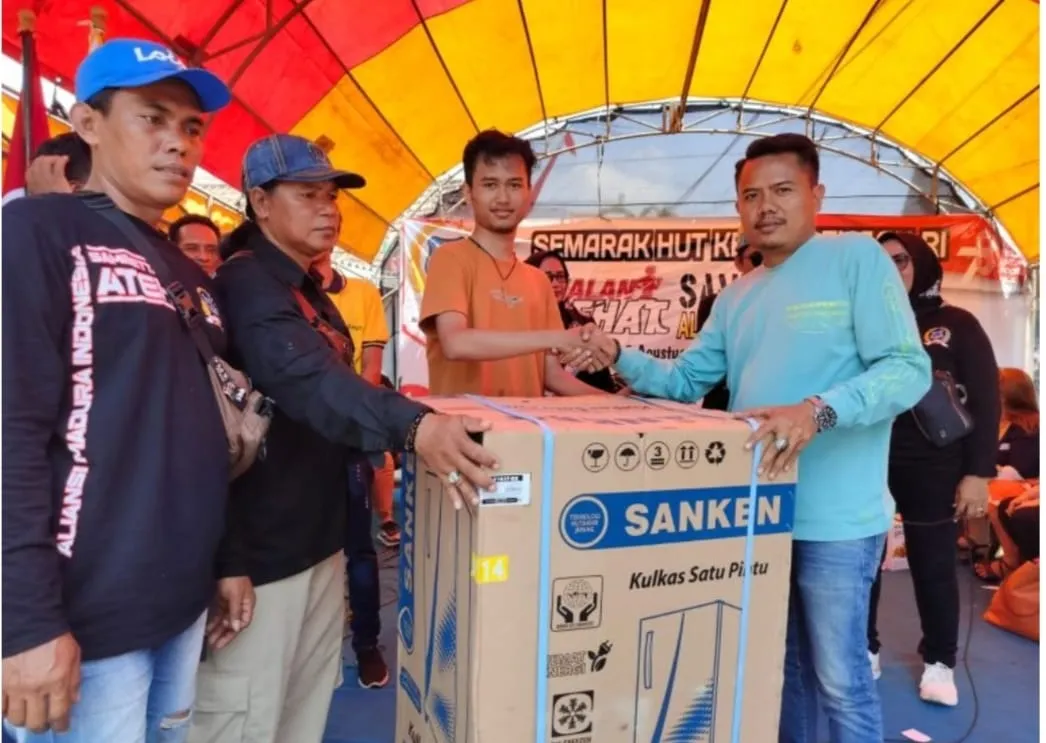 JJS Aliansi Madura Indonesia, Berikan Ratusan Doorprize Untuk Warga Surabaya