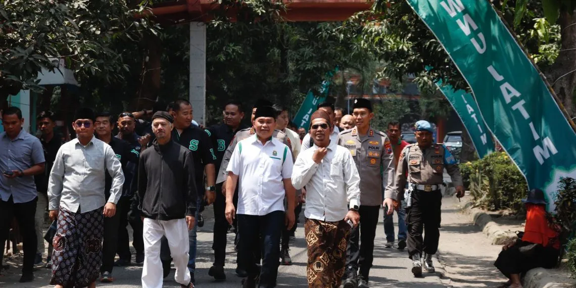 Kabaharkam Polri Ngopi Bareng Gawagis PC RMI NU se Jatim Saat Kunjungi Pompes Darul Ulum Jombang