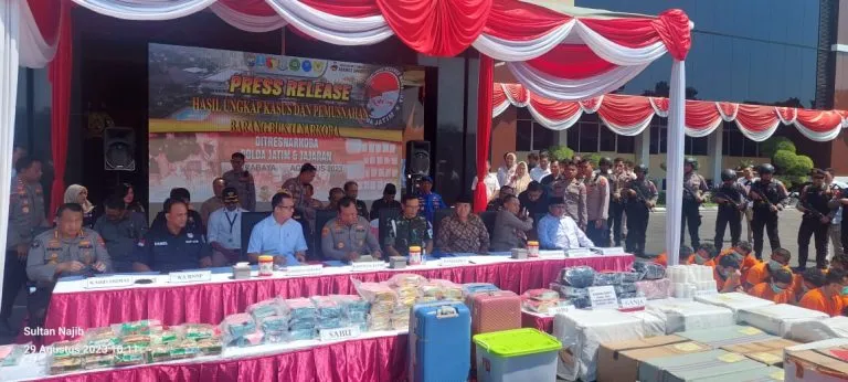Polda Jatim Musnahkan Barang Bukti Sabu dan Extacy Senilai Ratusan Milliar