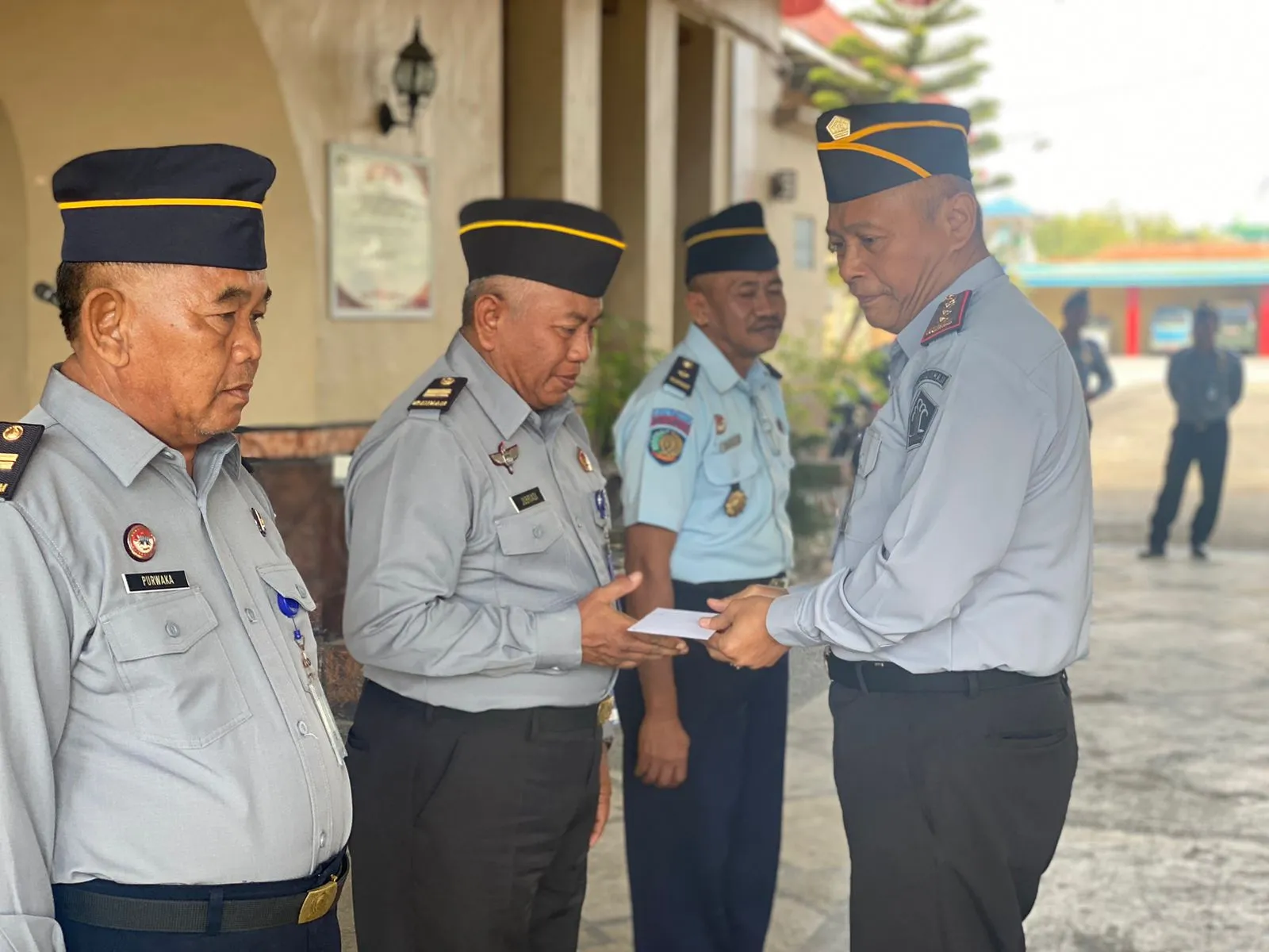 Lepas Ka.Seksi Binadik Purna Tugas, Ka.Lapas Pamekasan Sampaikan Apresiasi Atas Dedikasinya