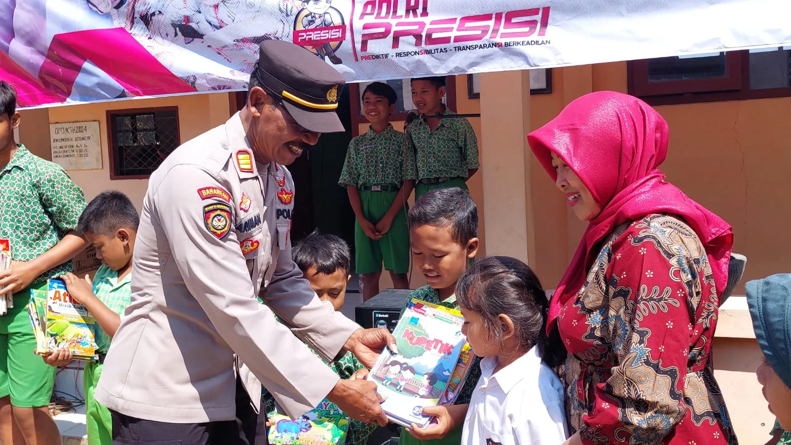 Polres Nganjuk Sebarkan Ribuan Buku Bacaan Upaya Tumbuhkan Literasi dan Kecintaan Membaca Anak