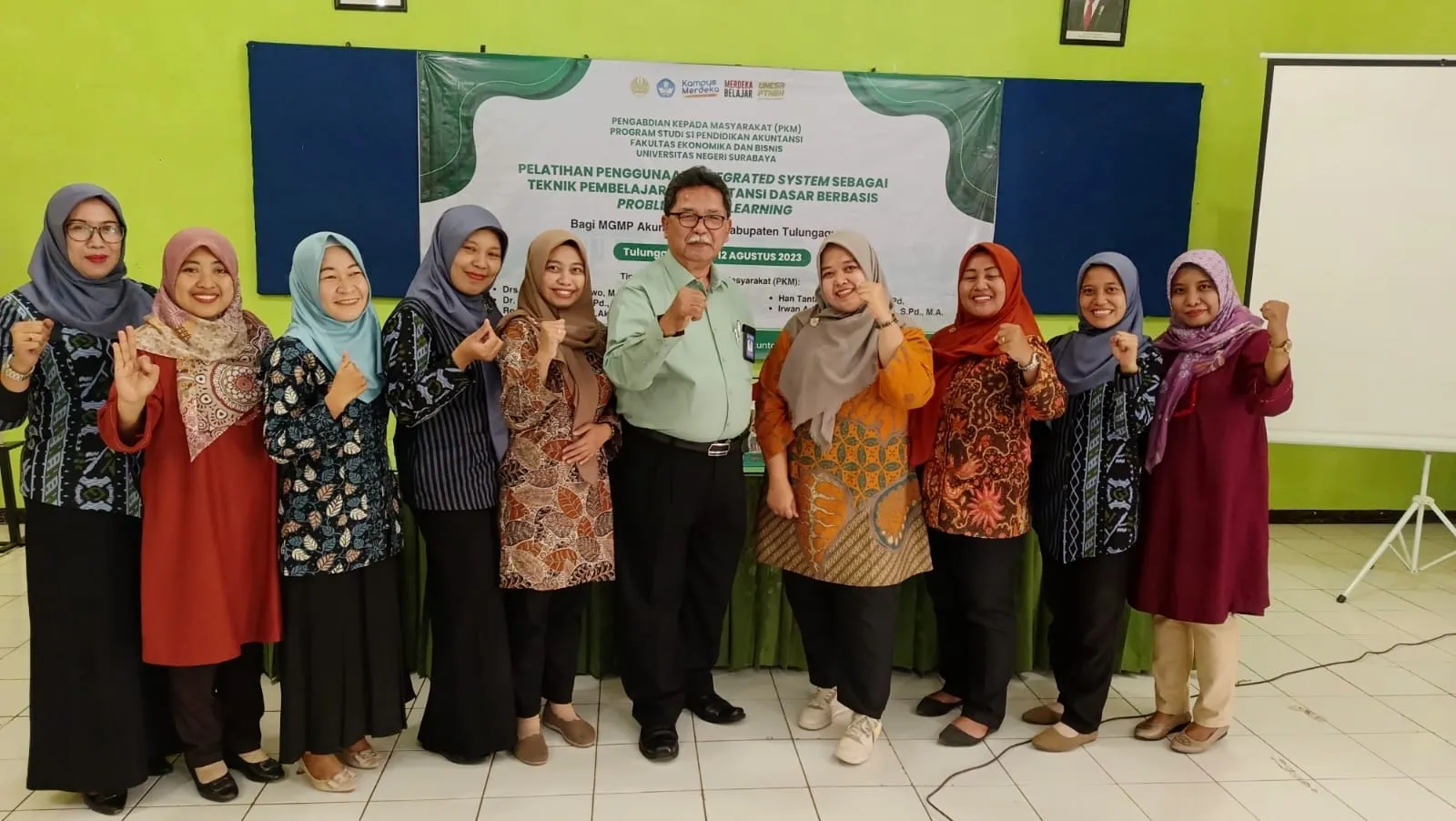 Dosen S1 Pend. Akuntansi Unesa Beri Pelatihan Penggunaan Integrated System bagi Guru Akuntansi dan Perbankan SMK Tulungagung