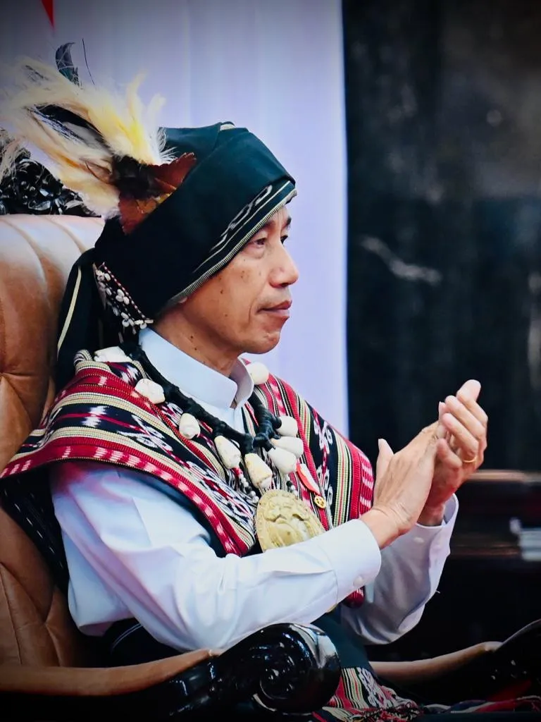 Berbusana Adat Tanimbar, Presiden Jokowi Sampaikan Pidato di Gedung Nusantara