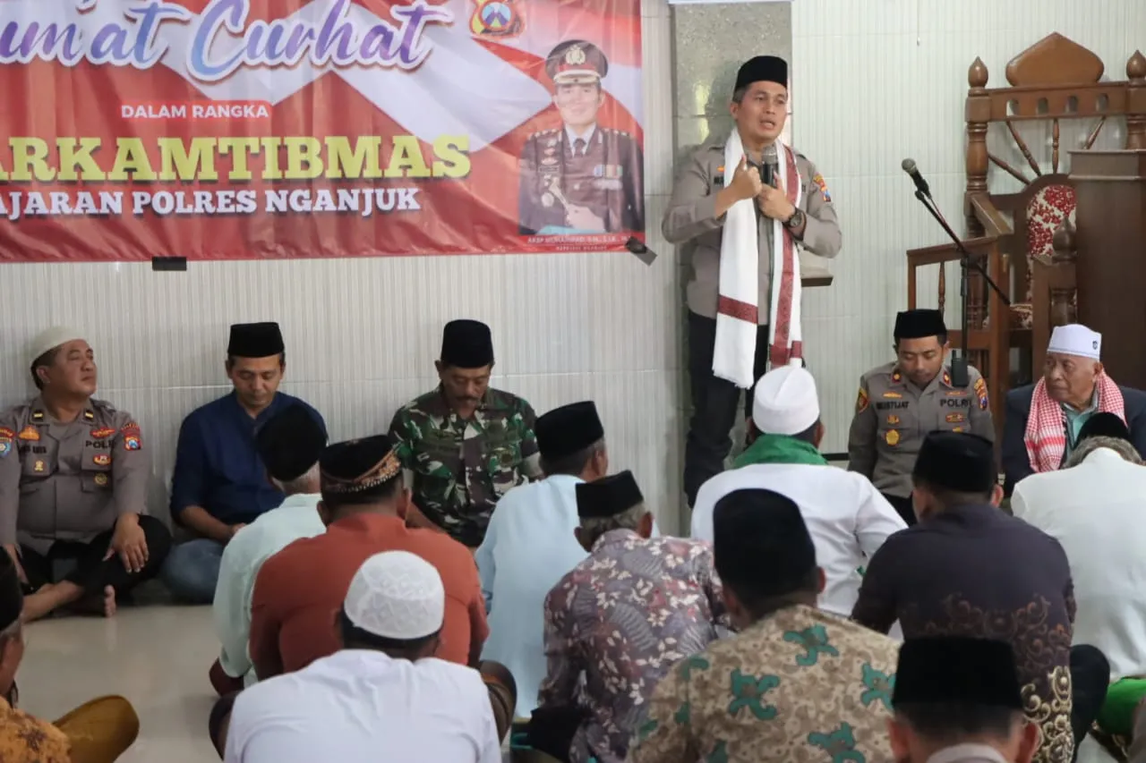 Kapolres Nganjuk, Sambangi Masjid Baitul Muttaqin Desa Drenges dalam Kegiatan Safari Jumat dan Jumat Curhat