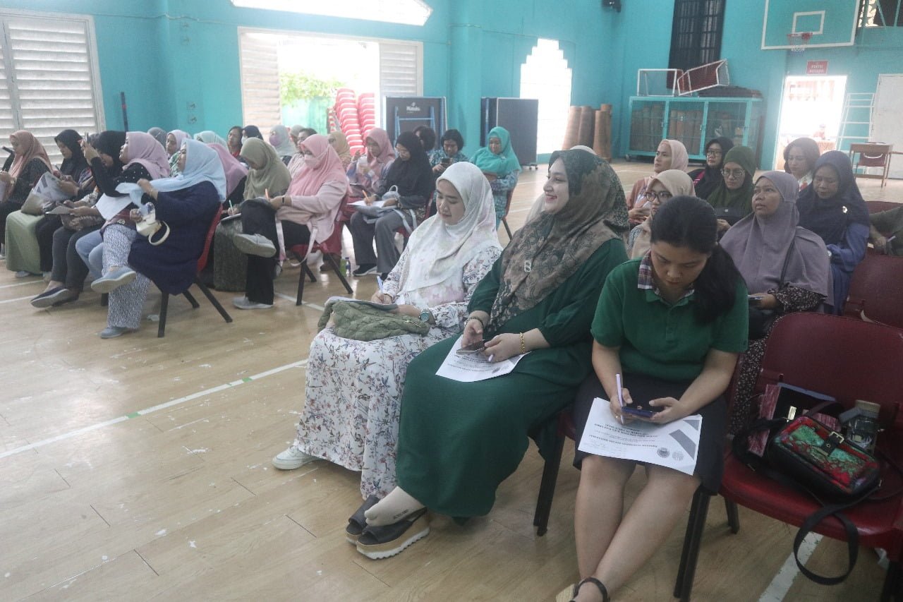 Dosen Akuntansi Unesa Beri Pelatihan Tatakelola Keuangan Rumah Tangga