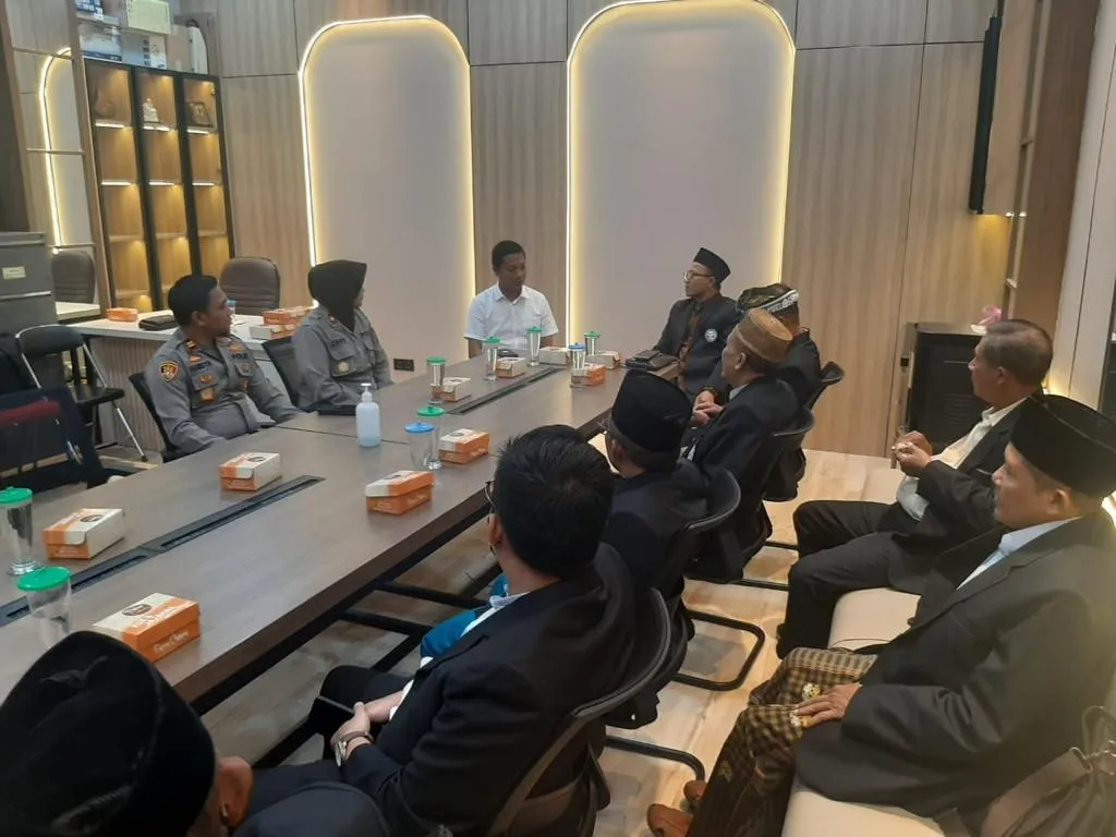 Kapolrestabes Surabaya dan Pejabat Utama, Serentak Sambangi Toga dan Tomas