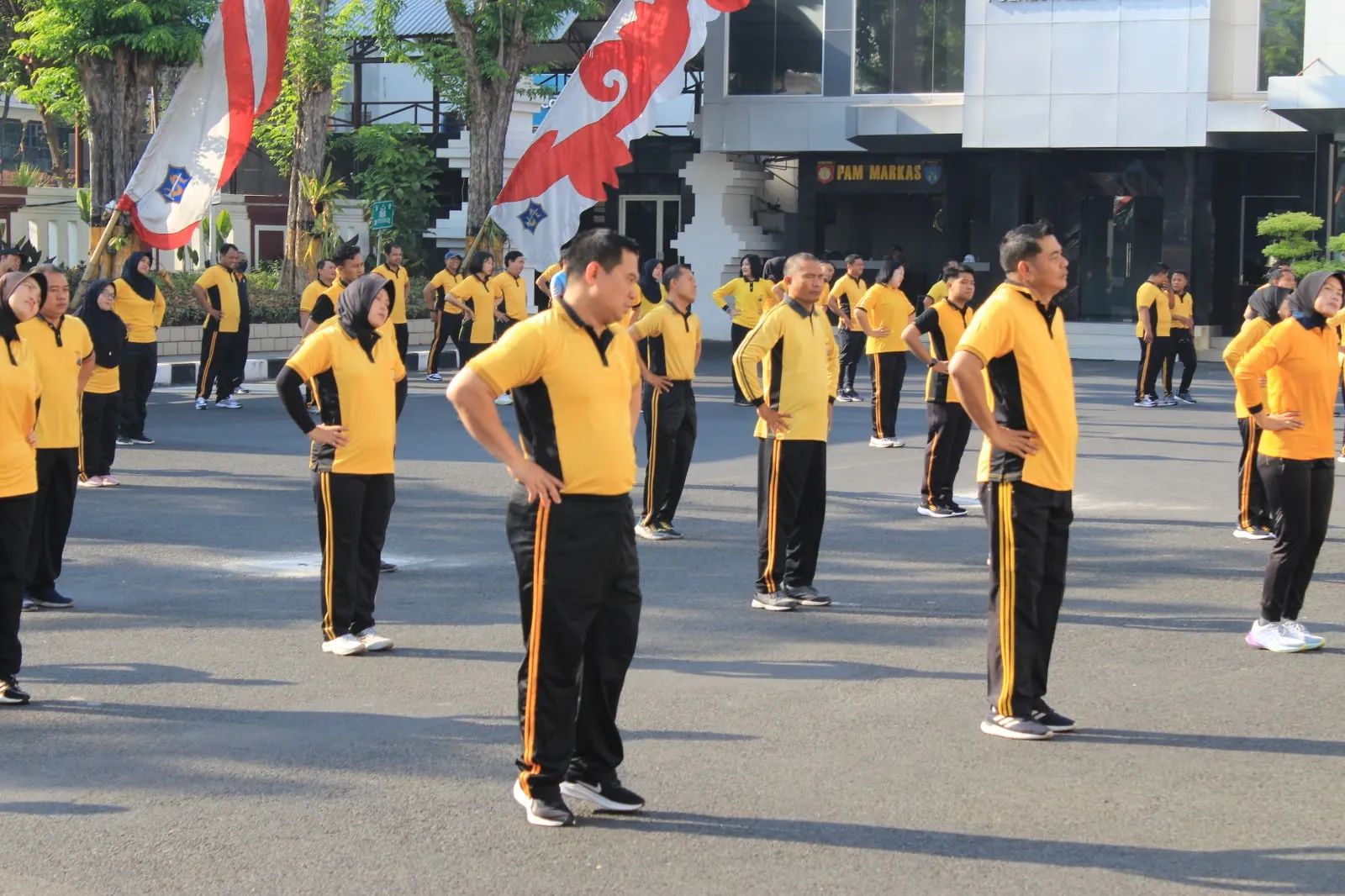 Untuk Menjaga Kebugaran Polrestabes Surabaya Gelar Olahraga Rutin Setiap Sabtu Pagi