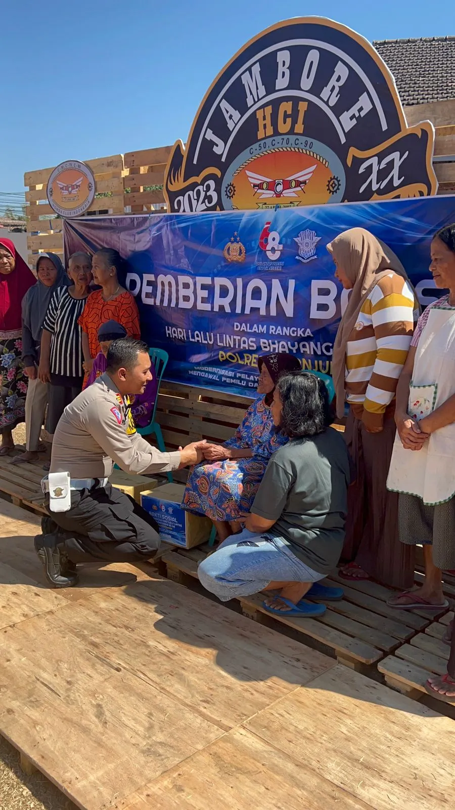 Bakti Kesehatan dan Bantuan Sosial Mewarnai Hari Lalu Lintas Bhayangkara ke-68 dan Operasi Zebra Semeru 2023 di Nganjuk