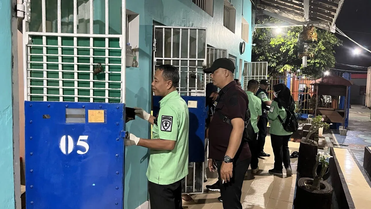 Tim Divisi Pas Kanwil Kumham Jatim Laksanakan Sidak Penggeledahan Lapas Pamekasan