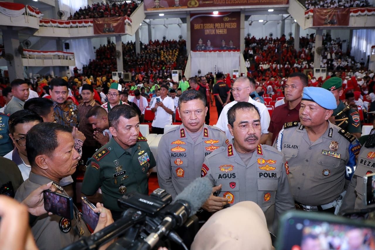 Bakti Sosial Polri Presisi Untuk Negeri, Wakapolri Bagikan 5000 Paket Sembako