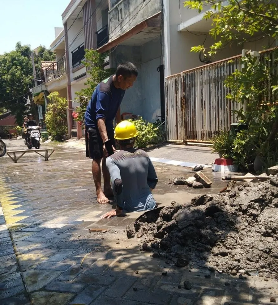 PDAM Surya Sembada Surabaya Respon Cepat Kebocoran Pipa Induk di Bandarejo