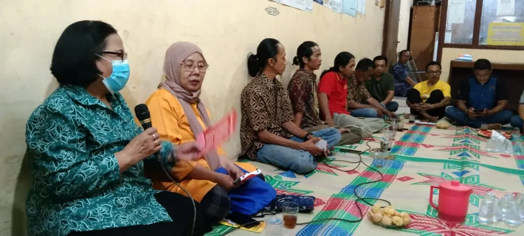 SOSIALISASI BAHAYA NARKOBA : KOMITMEN WARGA PUTAT JAYA SURABAYA MELAWAN NARKOBA