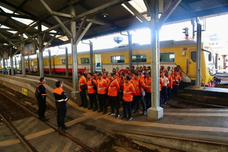 Pastikan Keselamatan dan Kelancaran Perjalanan KA, Daop 8 Cek Lintas Surabaya Pasarturi – Tobo