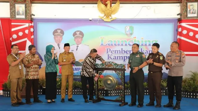 Bupati – Wabup Sampang Melaunching Kampung Keluarga Berkualitas