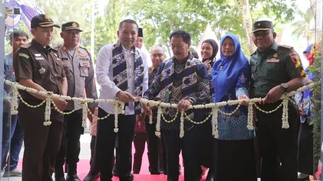 Tingkatkan Budaya Literasi, Bupati Sampang Bersama Kepala Perpusnas RI Meresmikan Gedung Perpustakaan Daerah