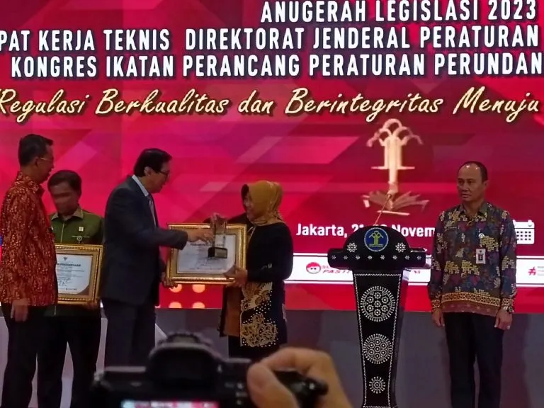 Kemenkumham Jatim Antarkan Pemprov Raih Anugerah Legislasi 2023