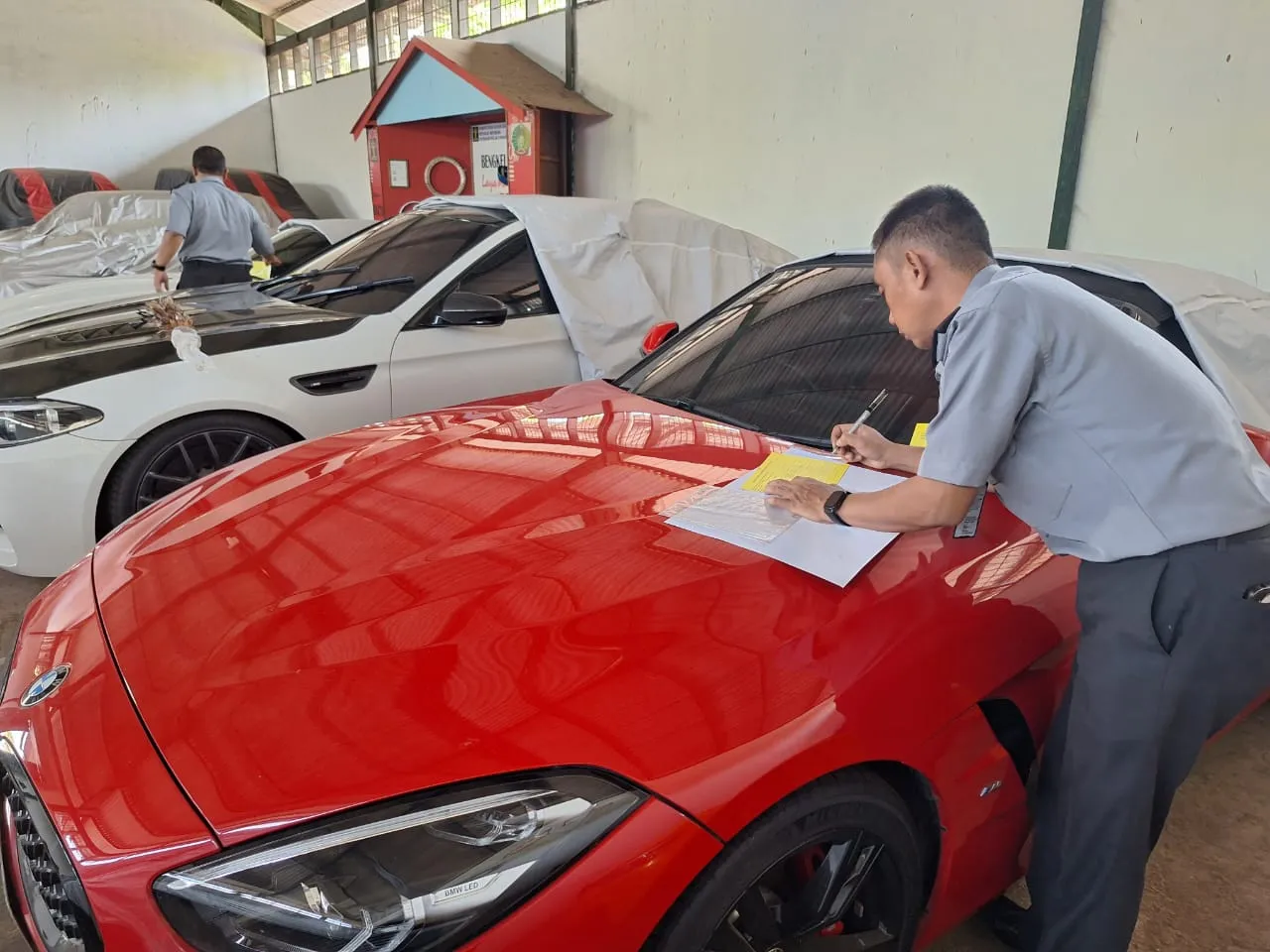Petugas Rutin Lakukan Pemeriksaan Checklist Perawatan