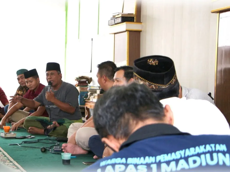 Gus Mamang Pengasuh Ponpes Riyadul Jannah Kunjungi Blok Pondok Pesantren “Hayatus Salam” Lapas Kelas I Madiun
