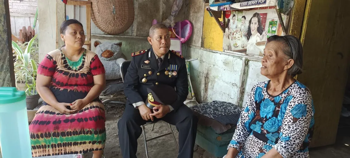 Kapolsek Kota Banyuwangi Peduli Janda Tua Lansia