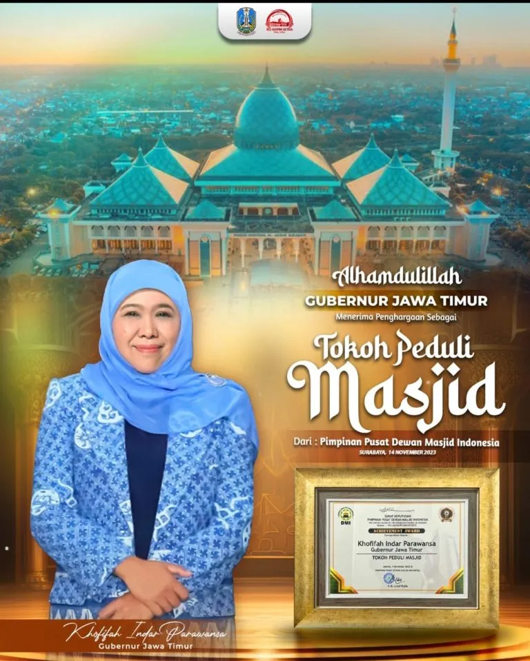 Gubenur Khofifah Terima Penghargaan Tokoh Peduli Masjid dari Dewan Masjid Indonesia