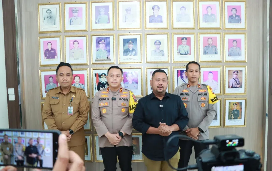 Bupati Gresik Fandi Akhmad Yani Sampaikan Permintaan Maaf atas Ricuh Suporter