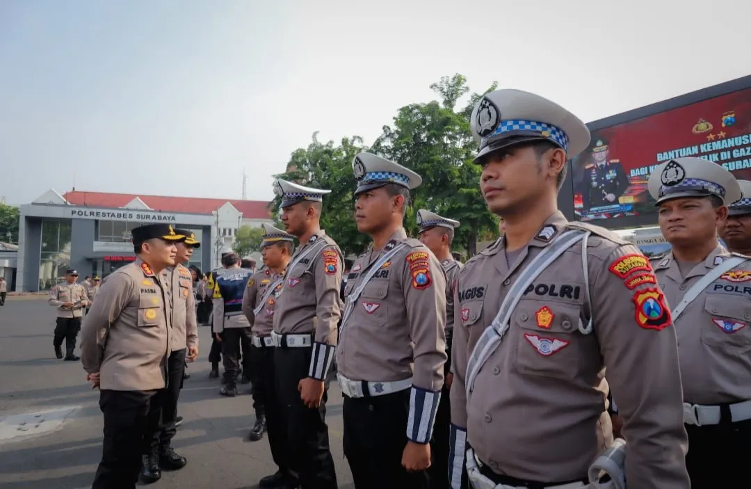 Kapolrestabes Surabaya Pimpin Pemberangkatan Bantuan Kemanusian ke Gaza Palestina