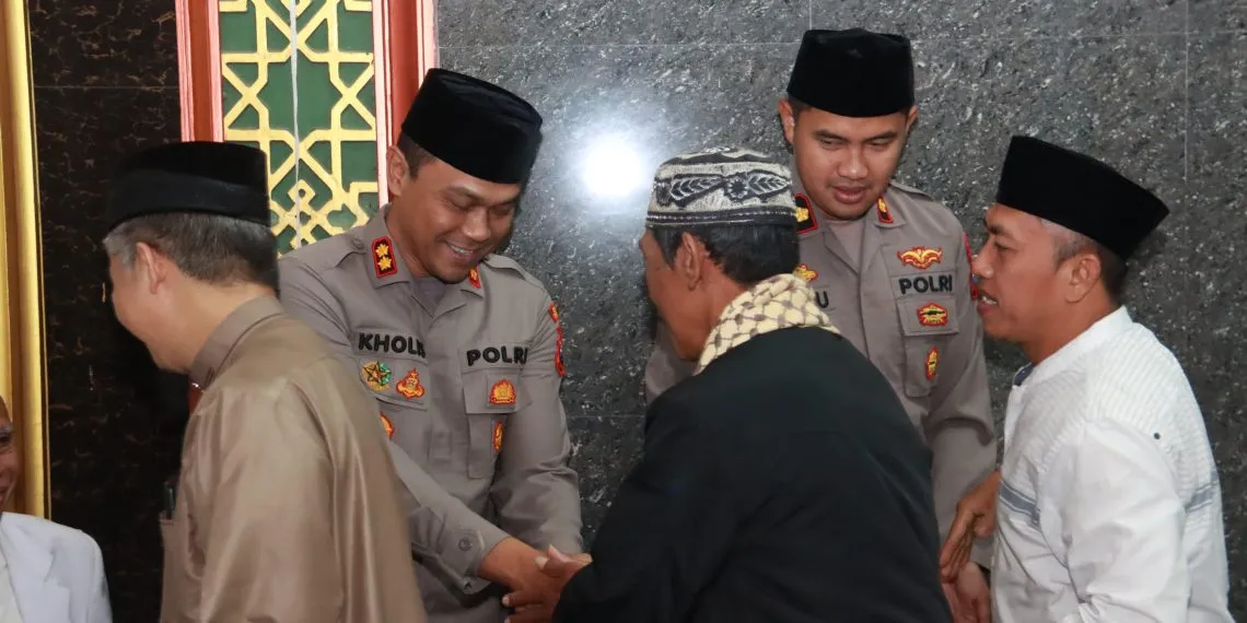 Kapolres Malang Bersama Forkopimda Gelar Salat Subuh Keliling di Tajinan