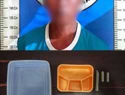 Satresnarkoba Polres Sumenep Madura berhasil mengamankan tersangka Kasus Narkoba Jenis Sabu di teras rumah tersangka FB (54) warga Dsn. Beddi, Ds. Marengan Laok, Kec. Kalianget, Kab. Sumenep.