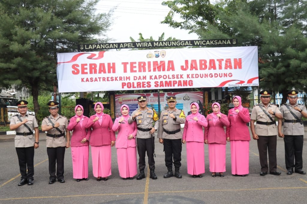 AKBP Siswantoro Pimpin Serah Terima Jabatan Kasat Reskrim Polres Sampang Dan Kapolsek Kedundung