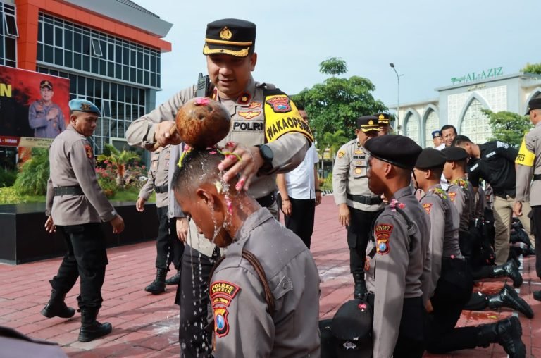 Kapolres Gresik Tutup Pembinaan Tradisi Bintara Remaja