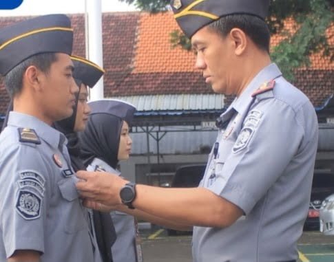 Apel Pagi dan Penyematan Pin WBK Lapas Pemuda Madiun