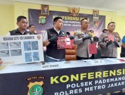 ditemukan pada tersangka 1 (satu) pucuk senjata api rakitan dan juga 5 (lima) butir peluru kaliber 9 mm aktif.
